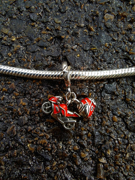 P3 - Pendente Mota e Capacete