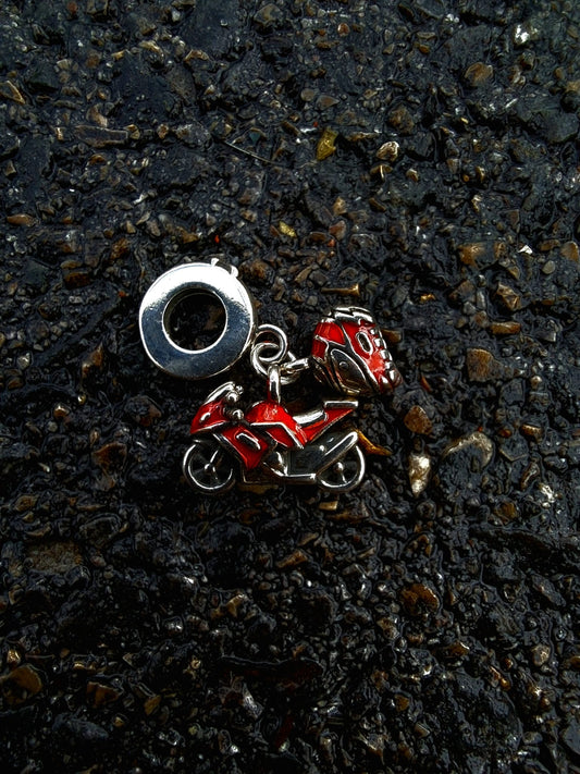 P3 - Pendente Mota e Capacete